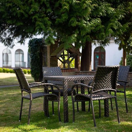 Copthorne Effingham Gatwick Hotel Exterior foto
