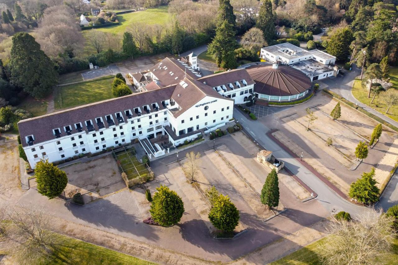 Copthorne Effingham Gatwick Hotel Exterior foto