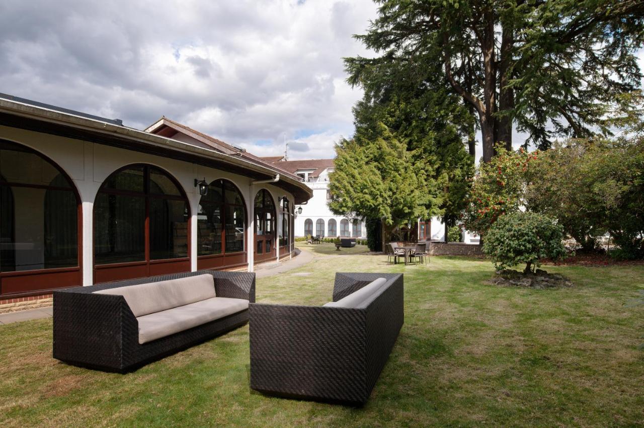Copthorne Effingham Gatwick Hotel Exterior foto