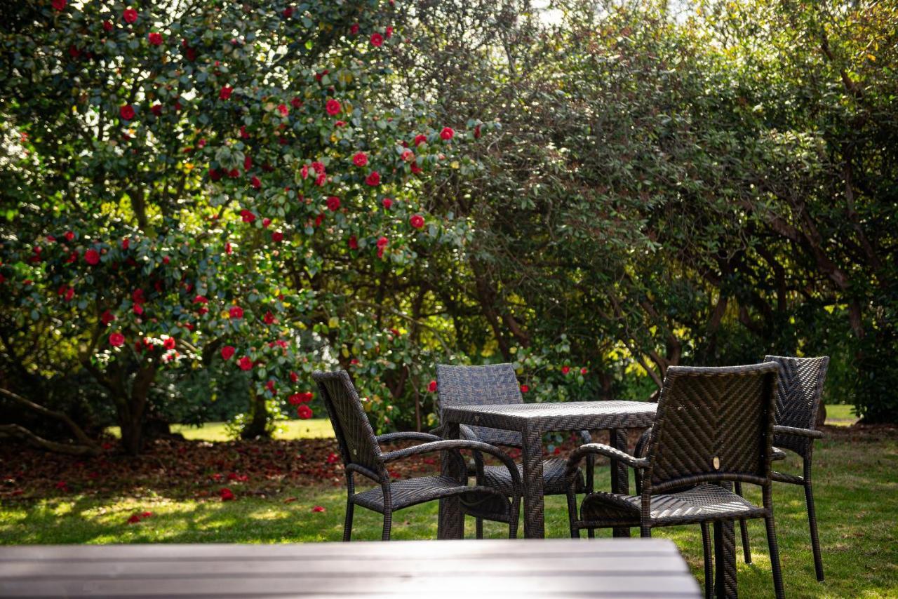 Copthorne Effingham Gatwick Hotel Exterior foto