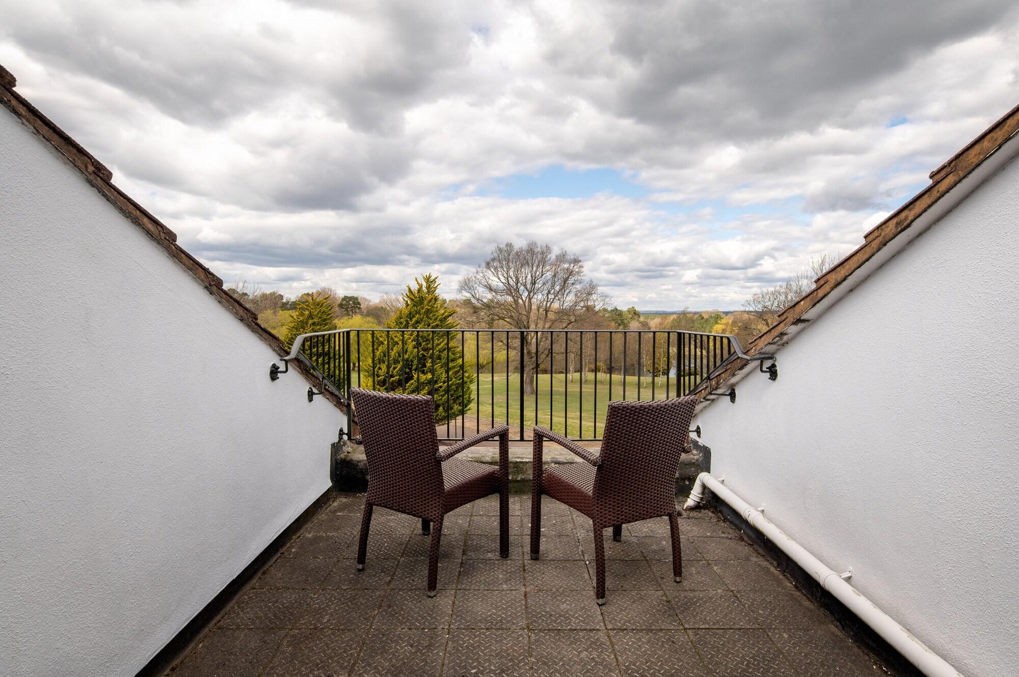 Copthorne Effingham Gatwick Hotel Exterior foto