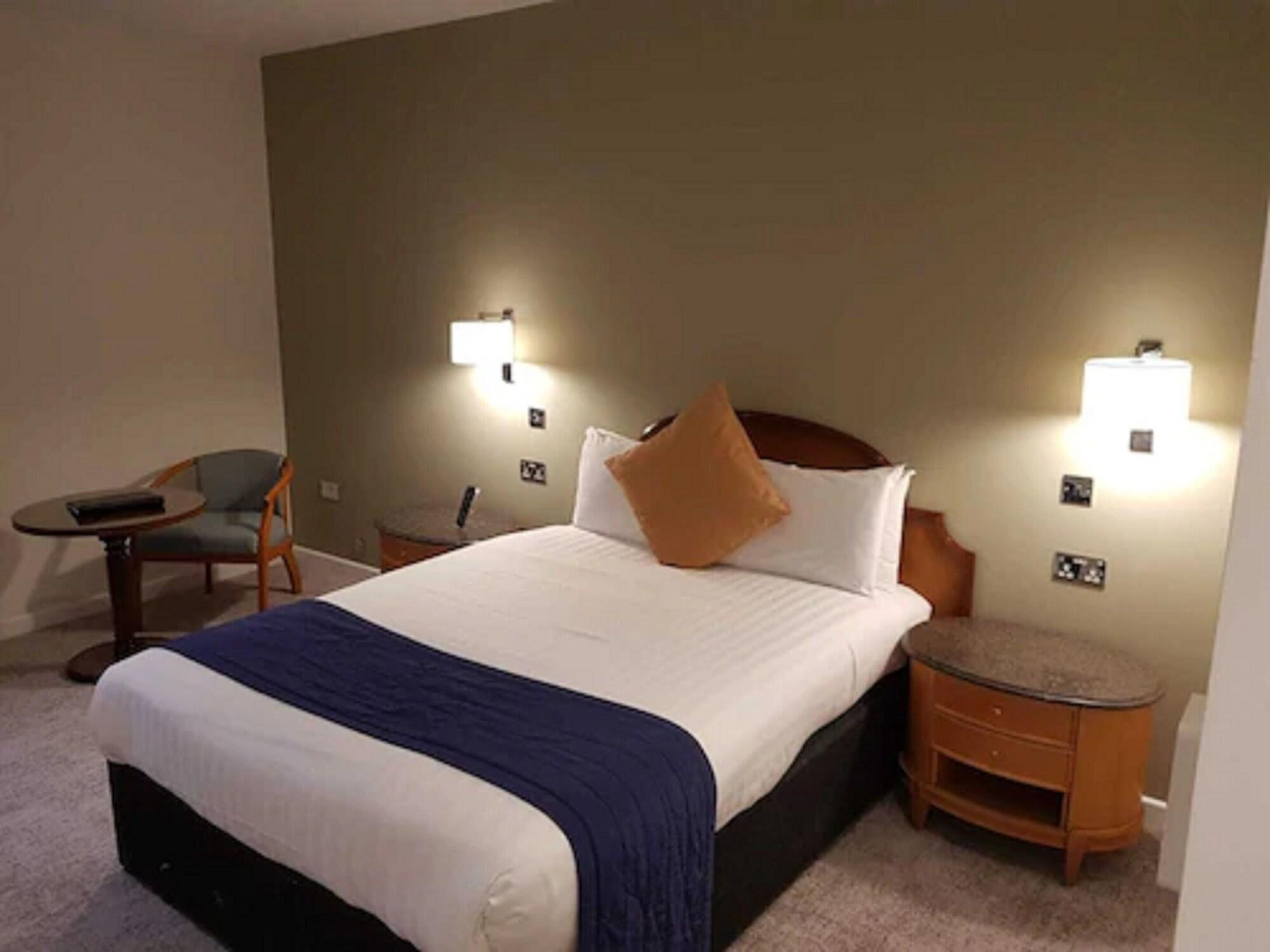 Copthorne Effingham Gatwick Hotel Exterior foto
