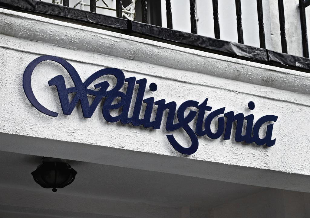 Copthorne Effingham Gatwick Hotel Exterior foto