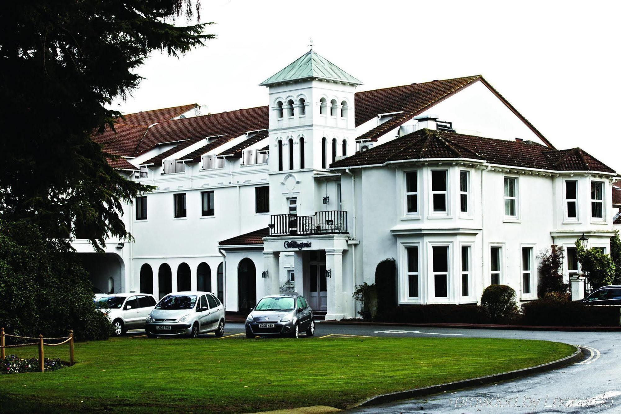 Copthorne Effingham Gatwick Hotel Exterior foto