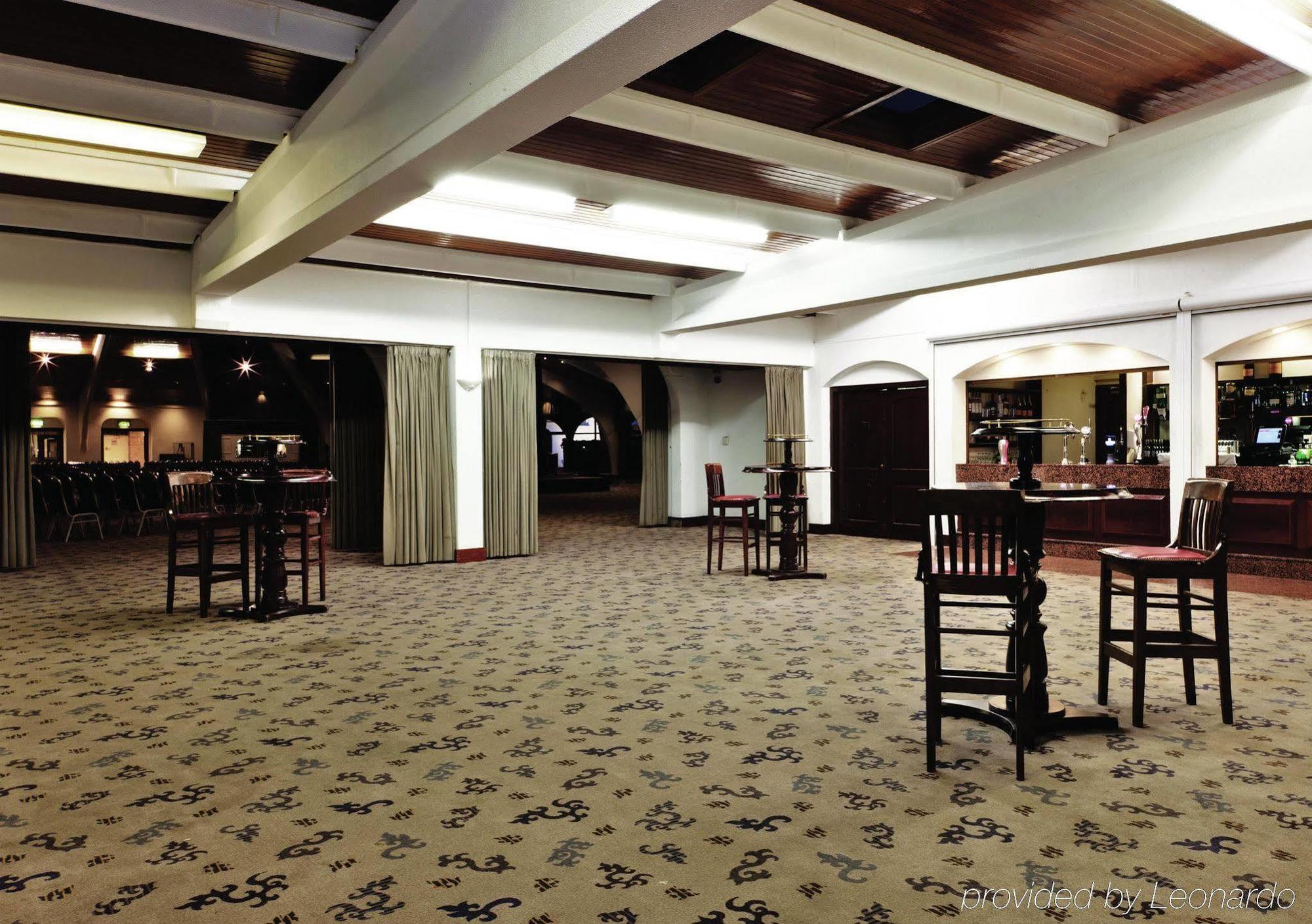 Copthorne Effingham Gatwick Hotel Interior foto