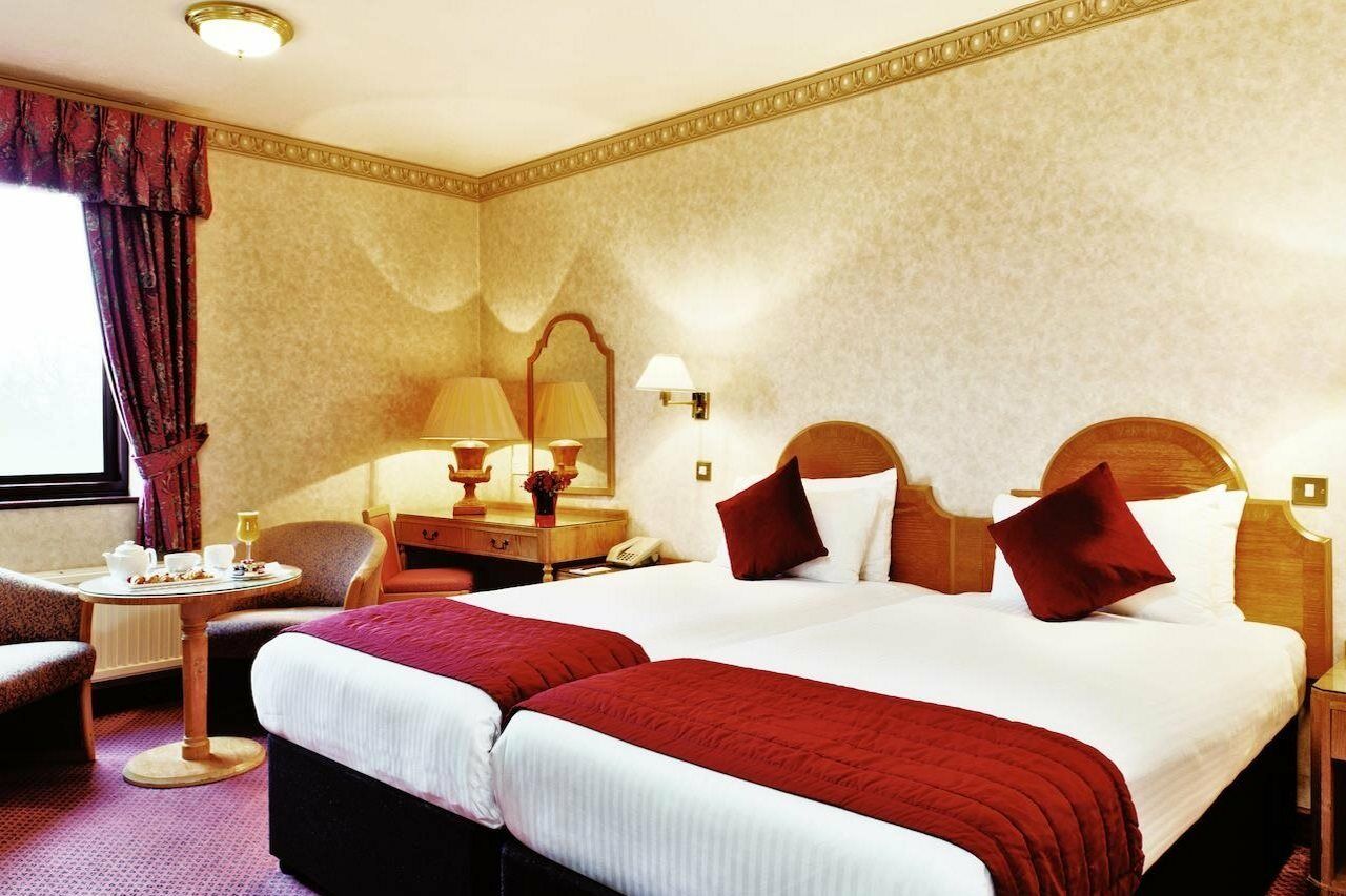 Copthorne Effingham Gatwick Hotel Exterior foto